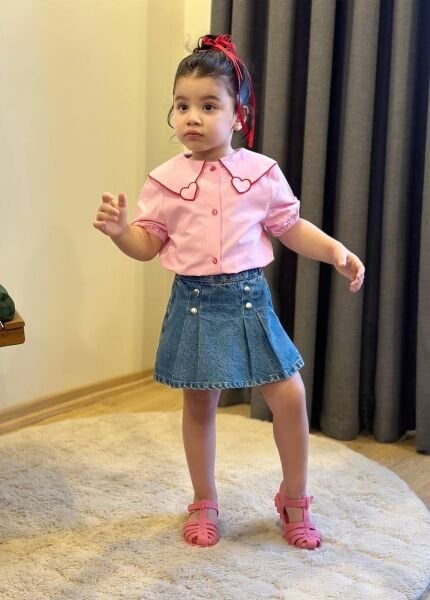 Kalp Aplikeli Denim Şort Etekli Kalben Takım - Pembe