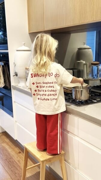Asarkids Sunday Kabartma Detaylı Sloganlı Bol Paça 2'li Takım - Kırmızı Beyaz Çizgili