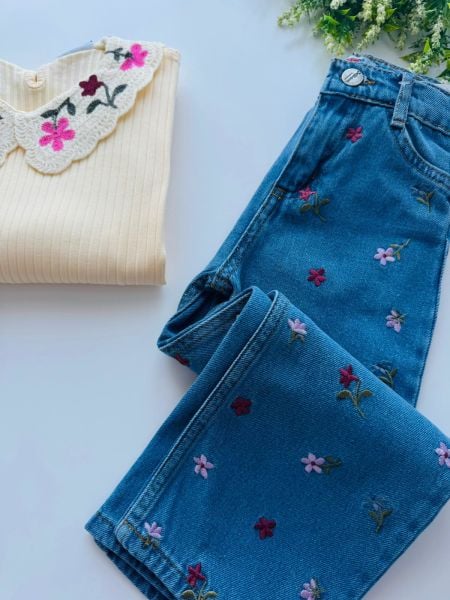 Çiçekli Nakışlı Pantolon Bebe Yaka Nakışlı Takım - Krem
