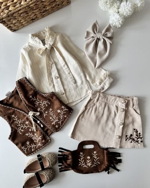 Nakışlı Yelekli 4'lü Set - Kahve Yelekli