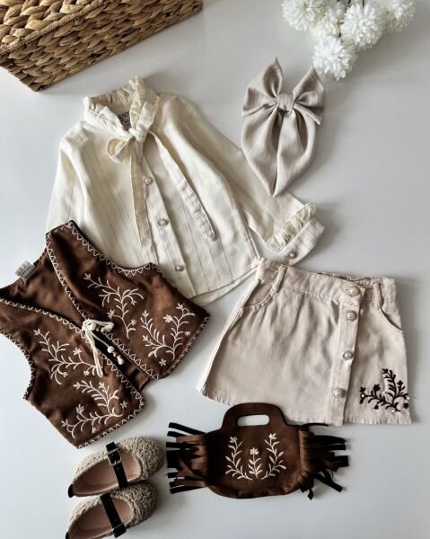 Nakışlı Yelekli 4'lü Set - Kahve Yelekli