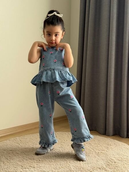 Asarkids Çiçek Nakışlı Fırfır Detay 2'li Denim Takım - Mavi