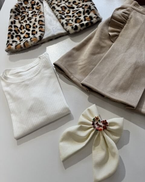 Peluş Leopar Yelekli Çubuk Şort Etekli 3'lü Takım - Krem