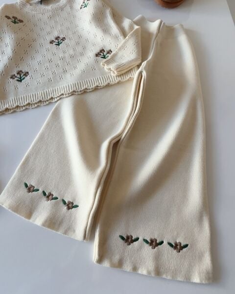 Triko Çiçek Nakışlı Takım - Krem