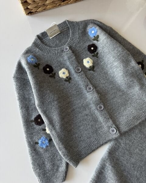 Triko Çiçek Punch Nakışlı Takım - Gri