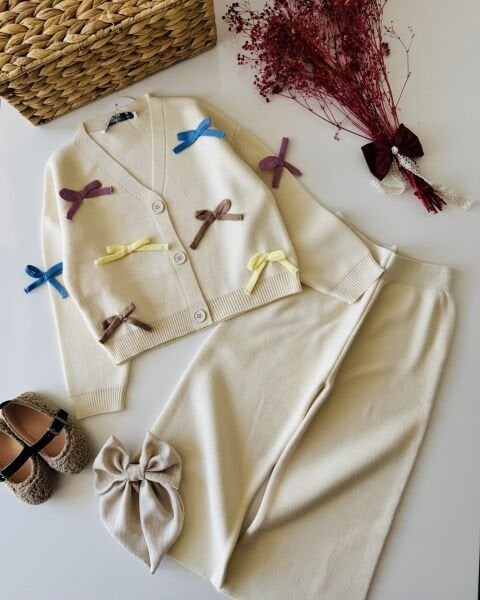 Fiyonk Aplikeli Triko Takım - Krem