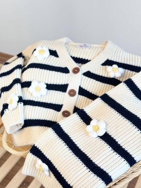 Papatya İşlemeli Triko Takım - Krem Çizgili