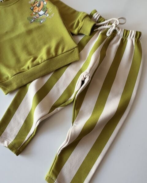 Karakterli Çizgili Takım - Yeşil