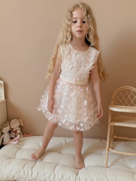 Kelebek Aplikeli Tasarım Takım “ Pembe Kanatlar “